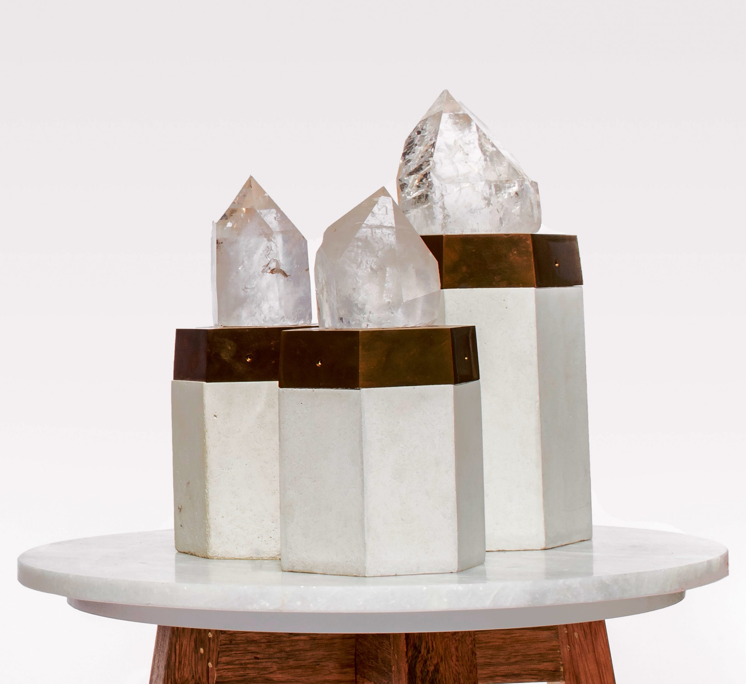 Detail of the quartz crystal table lamp